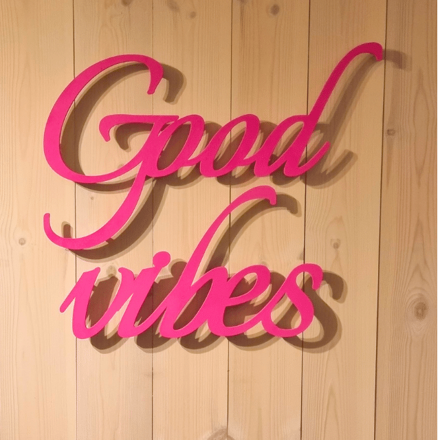 good vibes skilt